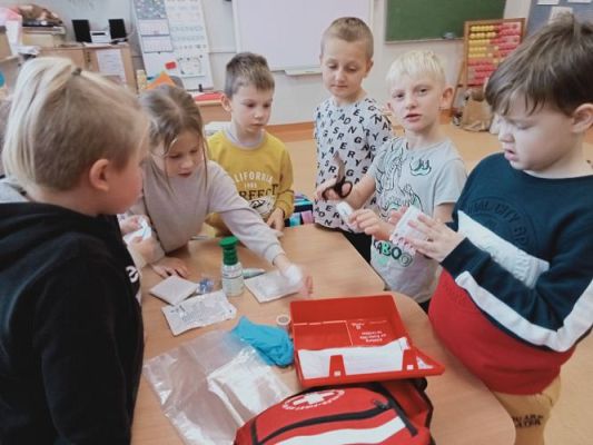 Grafika #31: Akademia Bezpiecznego Puchatka. Edycja III- kl. I