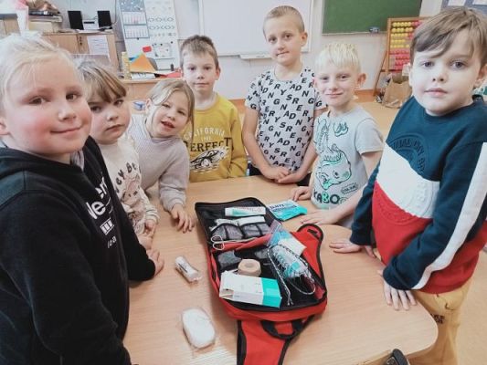 Grafika #33: Akademia Bezpiecznego Puchatka. Edycja III- kl. I