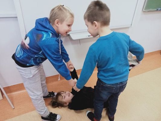 Grafika #41: Akademia Bezpiecznego Puchatka. Edycja III- kl. I