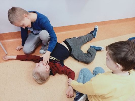 Grafika #43: Akademia Bezpiecznego Puchatka. Edycja III- kl. I