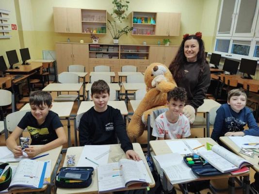 Grafika #2: Dzień Pluszowego Misia