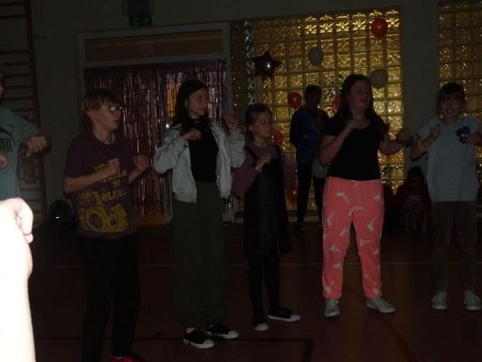 Grafika #92: Zabawa andrzejkowa