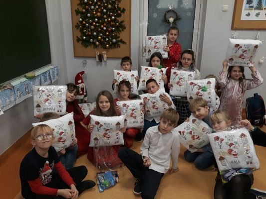 Grafika #2: Świąteczne spotkanie klasa 3