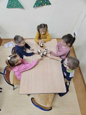 Grafika #38: Grudzień w przedszkolu