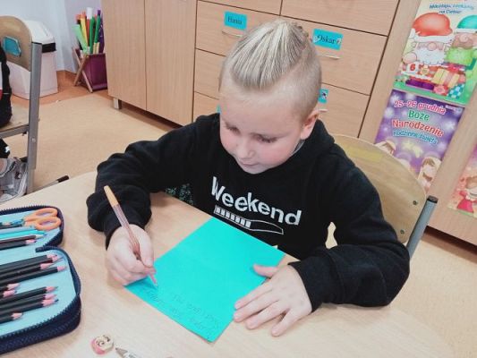 Grafika #8: Akcja społeczna "Wyślij kartkę do seniora"