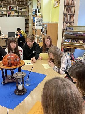 Grafika #25: Zajęcia biblioteczno-edukacyjne dla klasy 6 i 7 w bibliotece szkolnej w Wicku