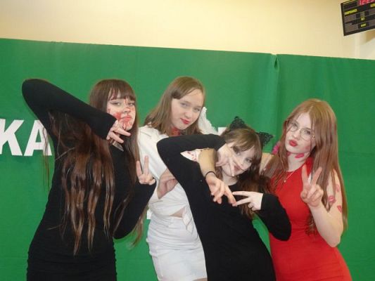 Grafika #17: Szkolny bal karnawałowy