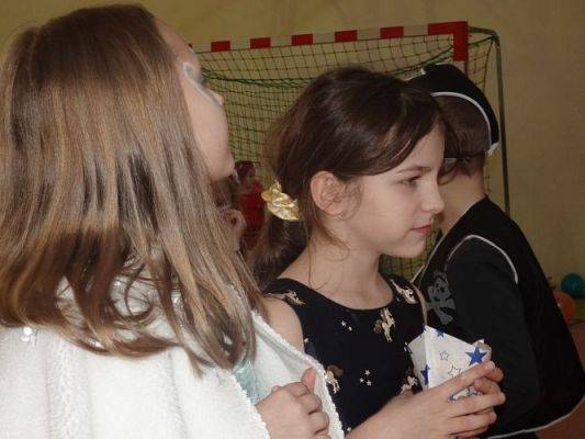 Grafika #20: Szkolny bal karnawałowy