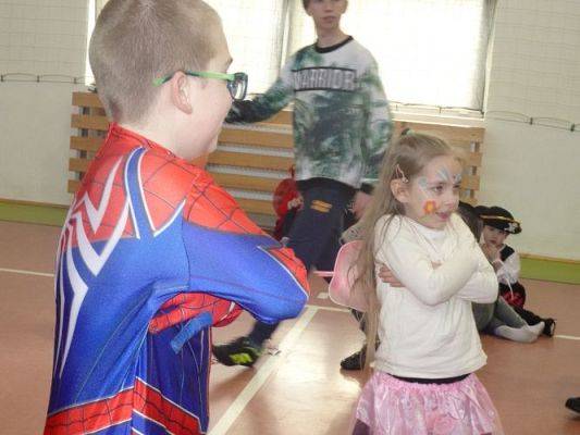 Grafika #26: Szkolny bal karnawałowy