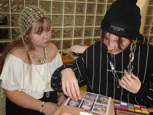 Grafika #28: Szkolny bal karnawałowy