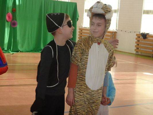 Grafika #33: Szkolny bal karnawałowy