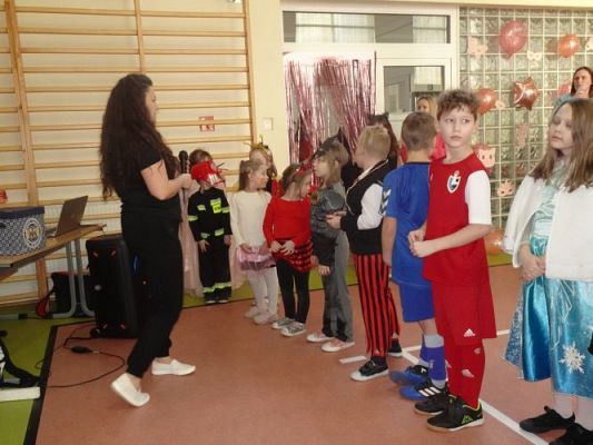 Grafika #35: Szkolny bal karnawałowy