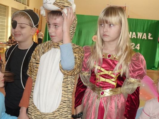 Grafika #36: Szkolny bal karnawałowy