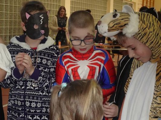 Grafika #37: Szkolny bal karnawałowy