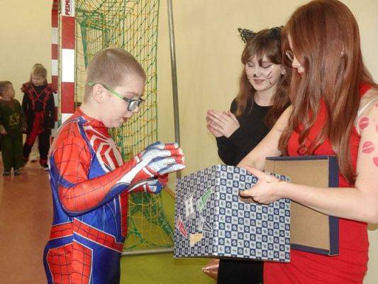 Grafika #42: Szkolny bal karnawałowy