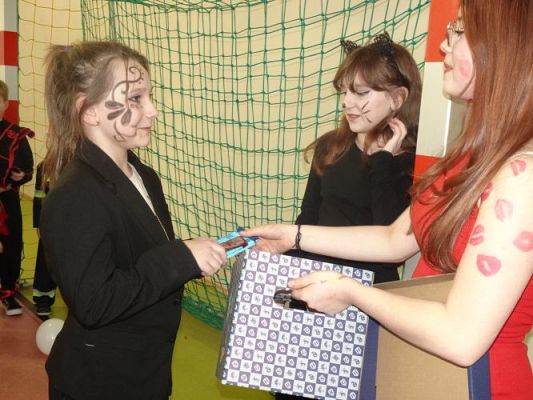 Grafika #43: Szkolny bal karnawałowy