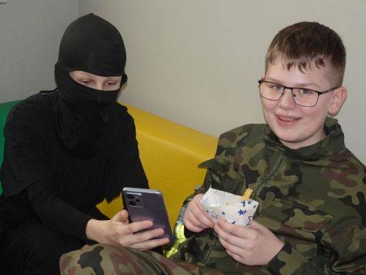 Grafika #46: Szkolny bal karnawałowy