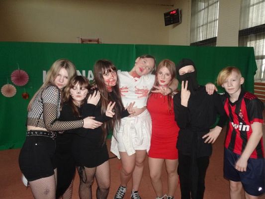 Grafika #47: Szkolny bal karnawałowy