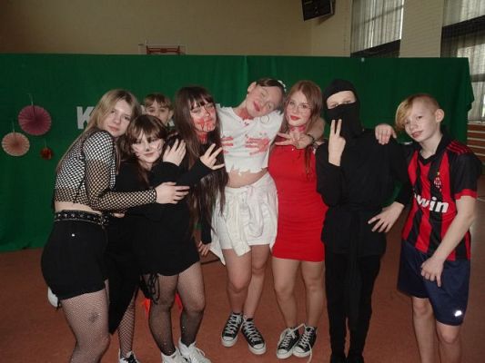 Grafika #48: Szkolny bal karnawałowy