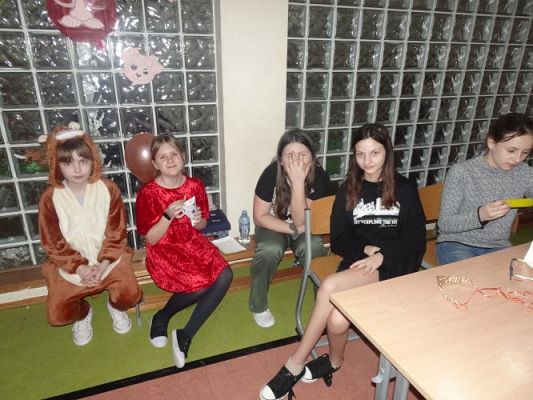 Grafika #49: Szkolny bal karnawałowy