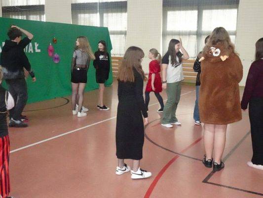 Grafika #51: Szkolny bal karnawałowy