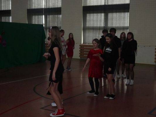 Grafika #52: Szkolny bal karnawałowy