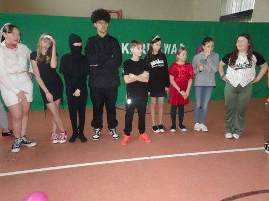 Grafika #53: Szkolny bal karnawałowy