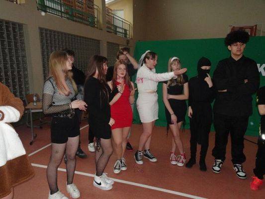 Grafika #54: Szkolny bal karnawałowy