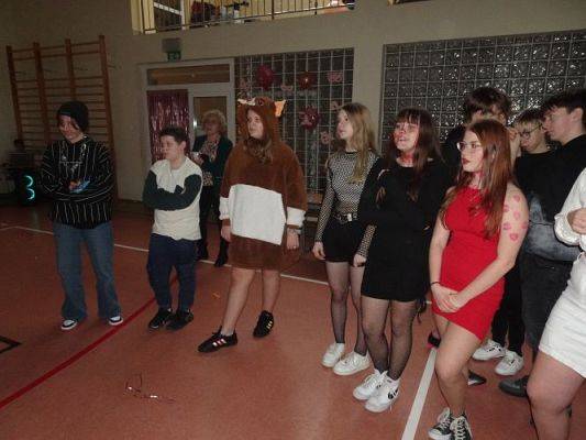 Grafika #57: Szkolny bal karnawałowy