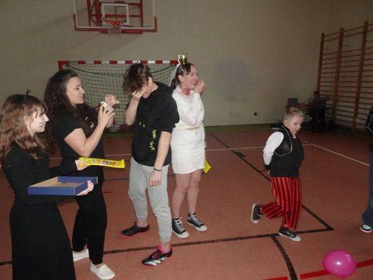 Grafika #59: Szkolny bal karnawałowy