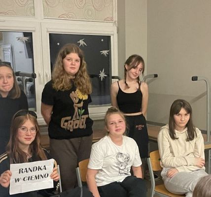 Grafika #18: Noc w szkole - impreza integracyjna klas 6 i 7.