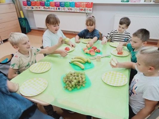 Grafika #8: Zdrowo jem, więcej wiem- projekt edukacyjny kl. 1