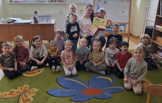 Grafika #6: Czytanie Bajki - wizyta mamy Asi