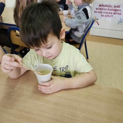 Grafika #1: "Akademia smaku" - czwarte zadanie z Projektu "Gramy Zmysłami"