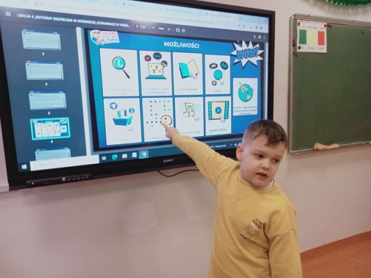 Grafika #4: Akademia Bezpiecznego Puchatka. Edycja IV- kl. I