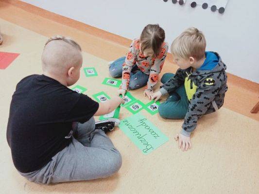 Grafika #17: Akademia Bezpiecznego Puchatka. Edycja IV- kl. I