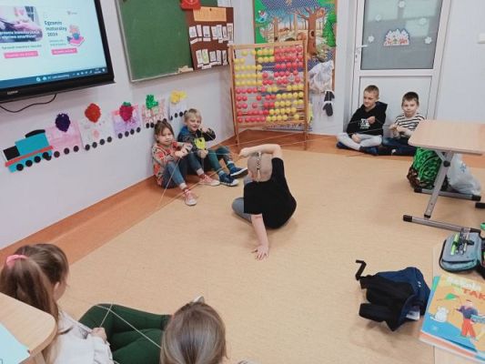 Grafika #28: Akademia Bezpiecznego Puchatka. Edycja IV- kl. I