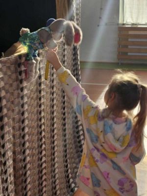 Grafika #12: Widowisko lalkowe