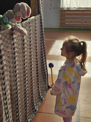 Grafika #16: Widowisko lalkowe