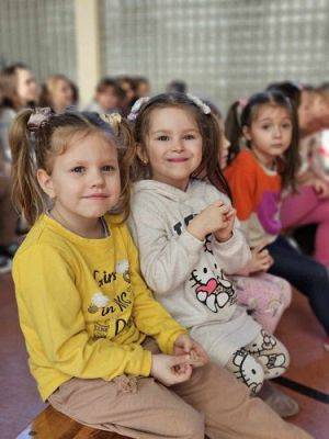 Grafika #21: Widowisko lalkowe