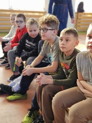 Grafika #24: Widowisko lalkowe