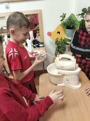 Grafika #9: Walentynkowe zabawy w kl. II