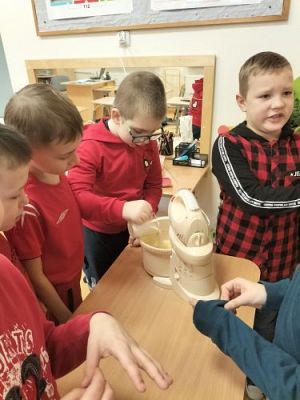 Grafika #11: Walentynkowe zabawy w kl. II