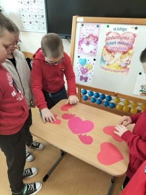 Grafika #25: Walentynkowe zabawy w kl. II