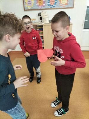 Grafika #34: Walentynkowe zabawy w kl. II