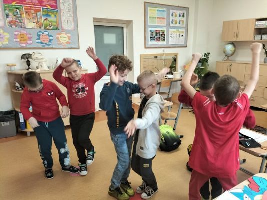 Grafika #36: Walentynkowe zabawy w kl. II