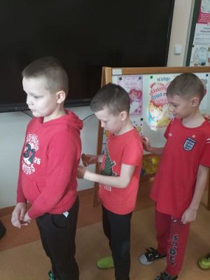 Grafika #37: Walentynkowe zabawy w kl. II