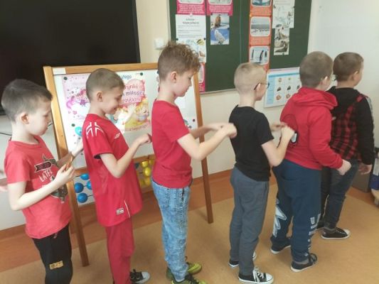 Grafika #39: Walentynkowe zabawy w kl. II