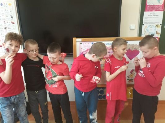 Grafika #52: Walentynkowe zabawy w kl. II